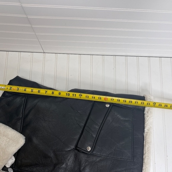 NWT Nasty Gal Women's Faux Fur/vegan leather Black Bomber Jacket Size 24 - Picture 9 of 11